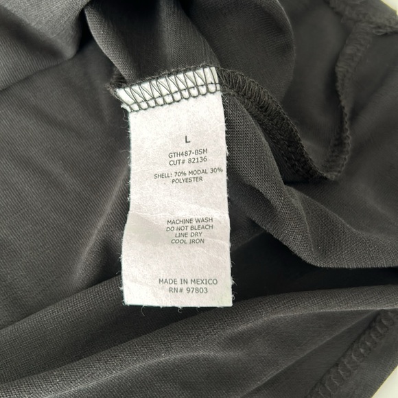 NWOT Green Envelope L S/S tee with ruching detail. - Picture 7 of 7